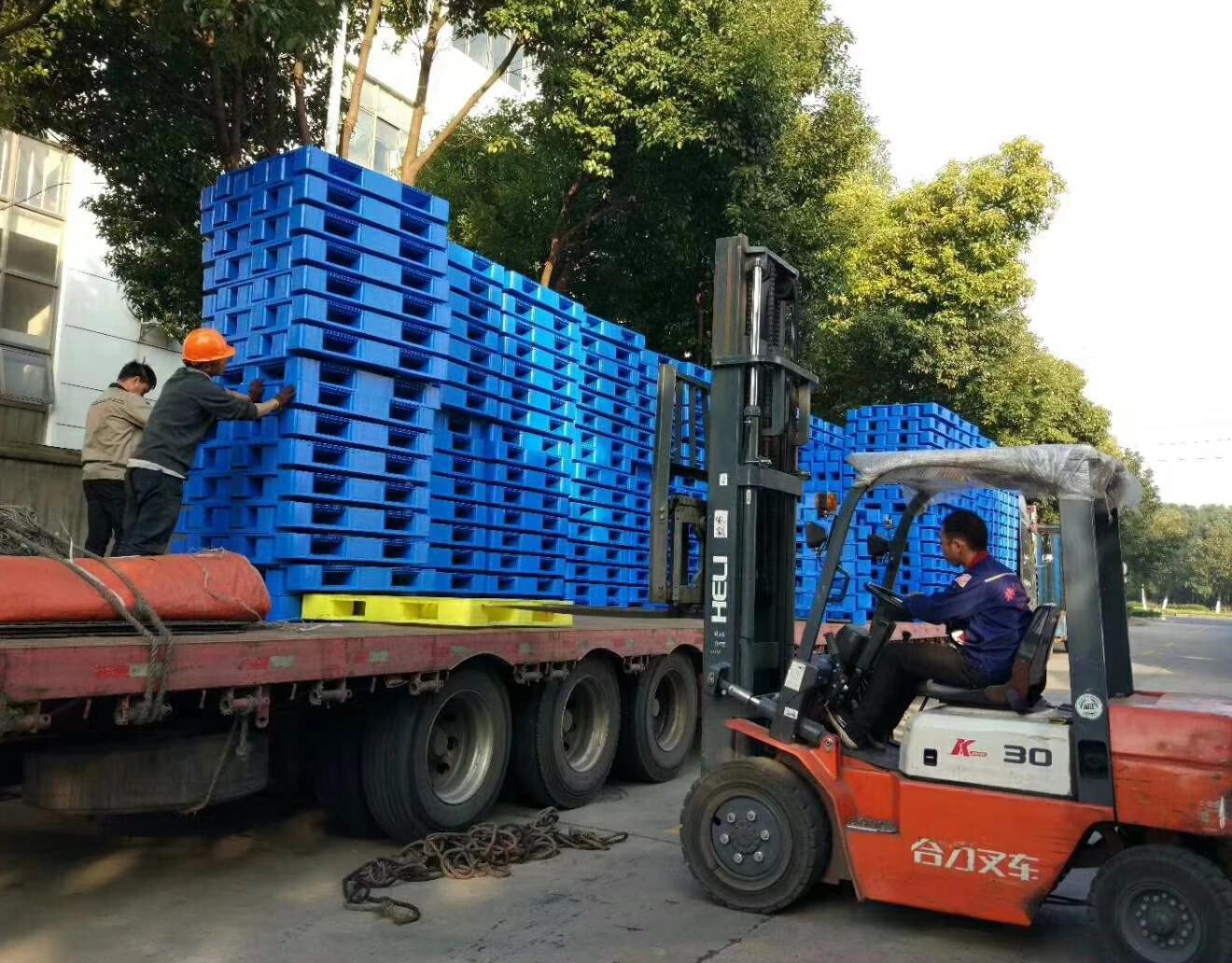 塑料托盤常用材質(zhì)有哪些？性能方面有何異同？