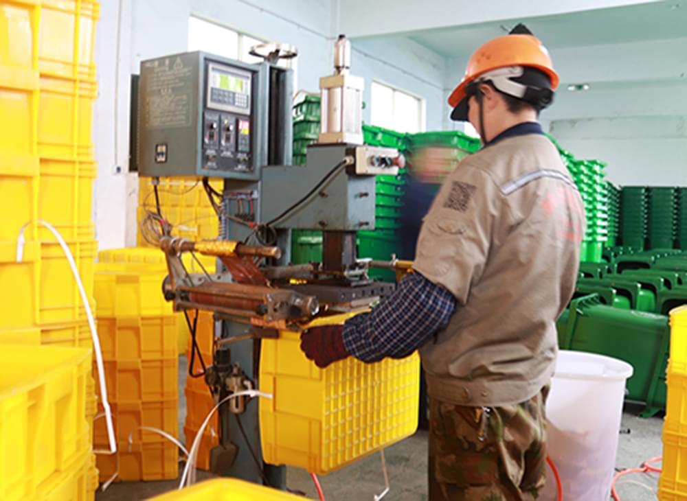 林輝塑業(yè)塑料制品中的絲網(wǎng)印和燙金工藝！