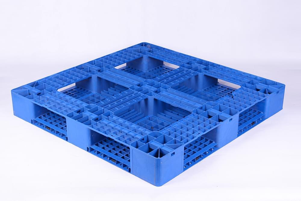 如何清洗田字塑料托盤？