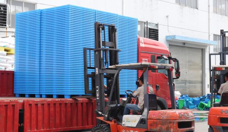 物價(jià)猛漲的時(shí)代，塑料托盤(pán)價(jià)格背道而馳！