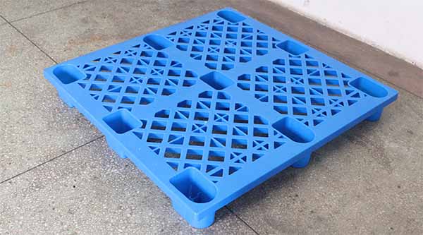 林輝塑料告訴你九腳塑料托盤的優(yōu)點(diǎn)！