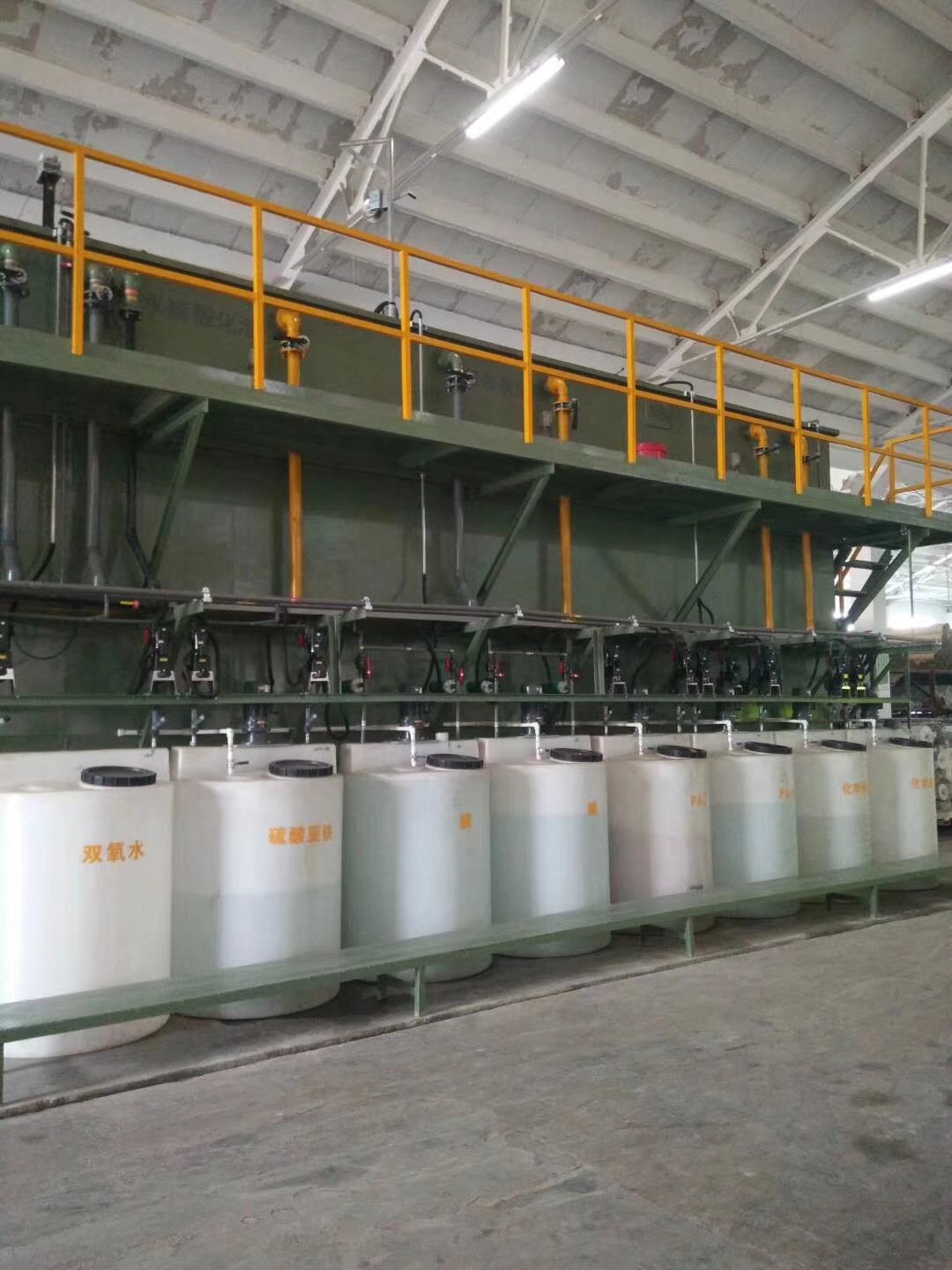 食品加工場(chǎng)景塑料容器選型指南：構(gòu)建安全、高效的生產(chǎn)基石