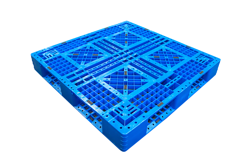 不起眼的網(wǎng)格，如何托起現(xiàn)代物流的骨骼？田字塑料托盤應(yīng)用場(chǎng)景深度解析